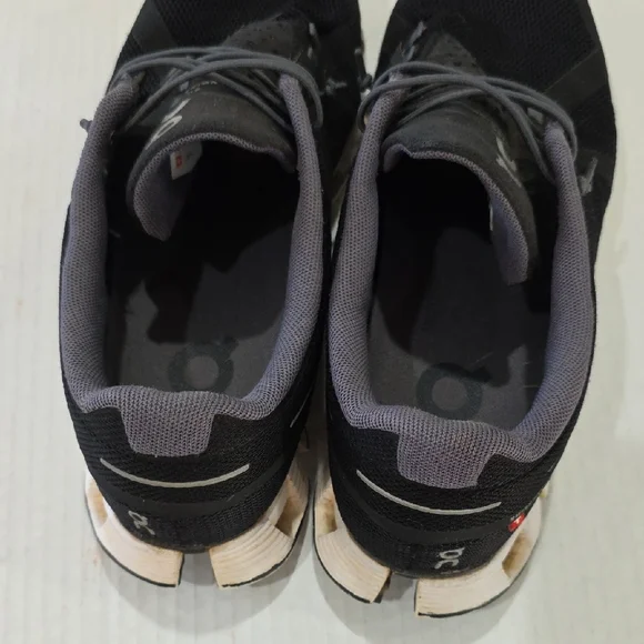 On Cloud 5 Running Women's Black and White Sneakers Size 9 - Picture 7 of 10